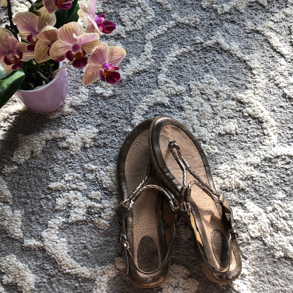 Boc born thong sandal